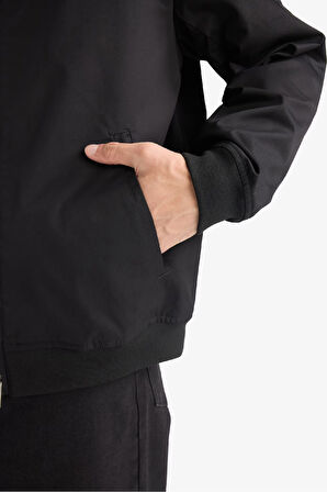 Slim Fit Dar Kesim Dik Yaka Fermuarlı Mont