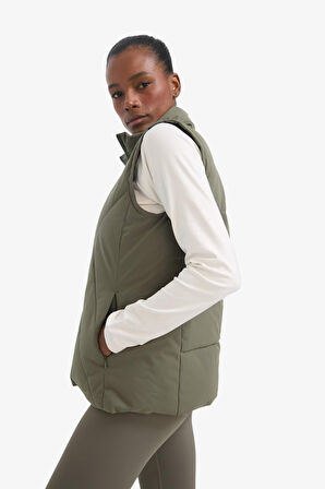 DeFactoFit Su İtici Slim Fit Dar Kesim Fermuarlı Sporcu Su Geçirmez Yelek