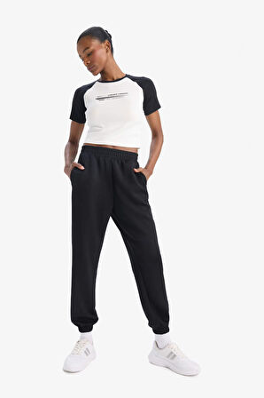 DeFactoFit Slim Fit Dar Kesim Bisiklet Yaka Baskılı Sporcu Ribana Kısa Kollu Tişört D9032AX25SPER136