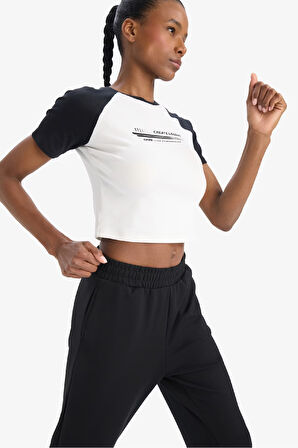 DeFactoFit Slim Fit Dar Kesim Bisiklet Yaka Baskılı Sporcu Ribana Kısa Kollu Tişört D9032AX25SPER136