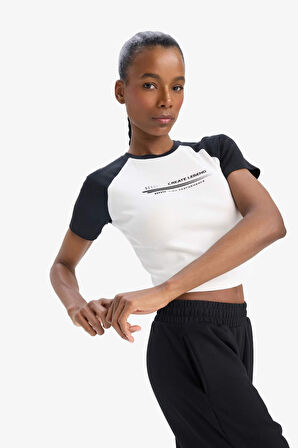 DeFactoFit Slim Fit Dar Kesim Bisiklet Yaka Baskılı Sporcu Ribana Kısa Kollu Tişört D9032AX25SPER136