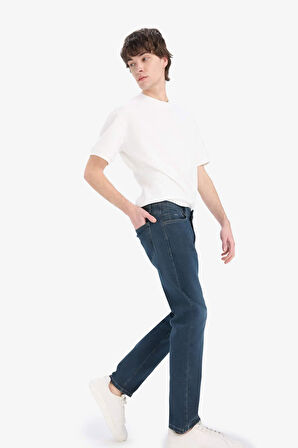 DeFacto Sergio Regular Fit Normal Kalıp Normal Bel Boru Paça Jean Pantolon B4538AX25SPNM83
