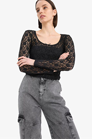 DeFacto Coool Yuvarlak Yaka Fitted Dantel Uzun Kollu Bluz E7614AX25SPBK81