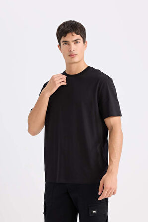 DeFacto New Regular Fit Bisiklet Yaka Basic Düz %100 Pamuk Kısa Kollu Tişört V7699AZ25SPBK81