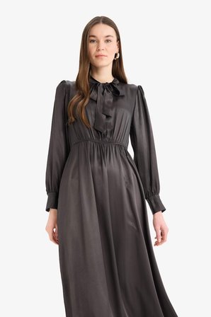DeFacto Regular Fit Fiyonk Yaka Saten Uzun Kollu Midi Elbise F0819AX25SPBN339