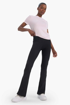 DeFacto Flare Fit Beli Saran İç Göstermeyen Toparlayıcı Yüksek Bel İspanyol Paça Standart Boy Sporcu Eşofman Altı C9192AX25AUBK81