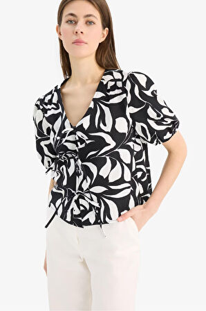 DeFacto Regular Fit V Yaka Desenli Önden Bağlamalı Kısa Kollu Bluz F0090AX25SMWT34