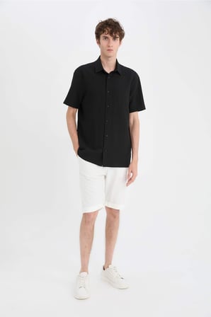 DeFacto Regular Fit Polo Yaka Krinkıl Yazlık Kısa Kollu Siyah Gömlek E1223AX25SMBK27