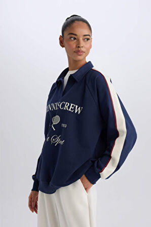 DeFactoFit Oversize Geniş Kalıp Polo Yaka Baskılı Sporcu Sweatshirt D7131AX25SPNV241