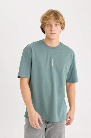 DeFacto %100 Pamuk Batman Boxy Fit Bisiklet Yaka Sırt Baskılı Kısa Kollu Tişört D9845AX25SPGN463