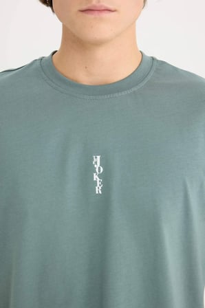 DeFacto %100 Pamuk Batman Boxy Fit Bisiklet Yaka Sırt Baskılı Kısa Kollu Tişört D9845AX25SPGN463