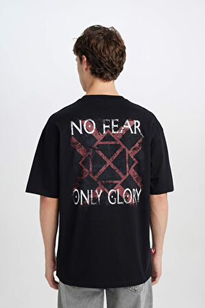 DeFacto %100 Pamuk Vikings Valhalla Boxy Fit Rahat Kalıp Bisiklet Yaka Sırt Baskılı Kısa Kollu Tişört B8091AX25SPBK81