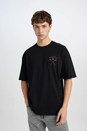 DeFacto %100 Pamuk Vikings Valhalla Boxy Fit Rahat Kalıp Bisiklet Yaka Sırt Baskılı Kısa Kollu Tişört B8091AX25SPBK81