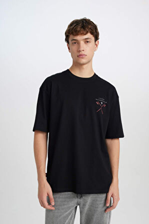 DeFacto %100 Pamuk Vikings Valhalla Boxy Fit Rahat Kalıp Bisiklet Yaka Sırt Baskılı Kısa Kollu Tişört B8091AX25SPBK81