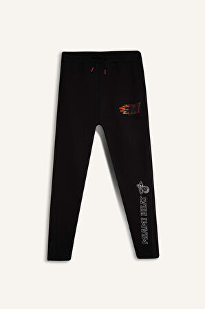 DeFactoFit NBA Miami Heat Kalın Jogger Eşofman Altı Standart Fit Cepli Esnek Bantlı Paça D6561AX25SPBK81