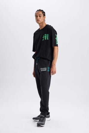 DeFactoFit NBA Milwaukee Bucks Kalın Jogger Eşofman Altı Standart Fit Cepli Beli Bağcıklı Lastikli Paça D6692AX25SPBK82
