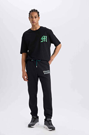 DeFactoFit NBA Milwaukee Bucks Kalın Jogger Eşofman Altı Standart Fit Cepli Beli Bağcıklı Lastikli Paça D6692AX25SPBK82