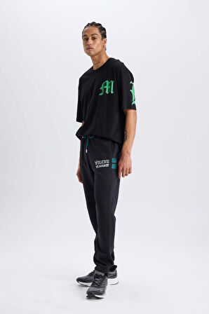 DeFactoFit NBA Milwaukee Bucks Kalın Jogger Eşofman Altı Standart Fit Cepli Beli Bağcıklı Lastikli Paça D6692AX25SPBK82