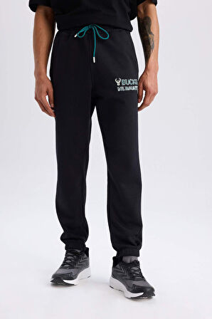 DeFactoFit NBA Milwaukee Bucks Kalın Jogger Eşofman Altı Standart Fit Cepli Beli Bağcıklı Lastikli Paça D6692AX25SPBK82