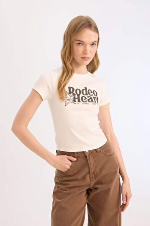 DeFacto Coool Fitted Bisiklet Yaka Baskılı Ribana Crop Kısa Kollu Tişört E4684AX25SPWT32