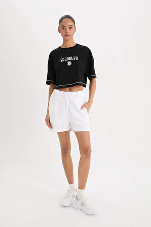 Defacto B9953 Siyah DeFactoFit NBA Brooklyn Nets Cropped Fit Bisiklet Yaka Kısa Kollu Tişört