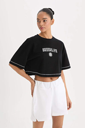 Defacto B9953 Siyah DeFactoFit NBA Brooklyn Nets Cropped Fit Bisiklet Yaka Kısa Kollu Tişört