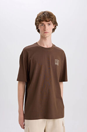 Defacto E4539 Kahve %100 Pamuk Boxy Fit Bisiklet Yaka Sırt Baskılı Kısa Kollu Tişört