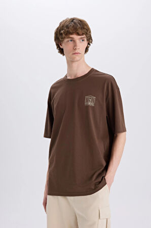 Defacto E4539 Kahve %100 Pamuk Boxy Fit Bisiklet Yaka Sırt Baskılı Kısa Kollu Tişört