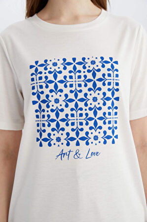 DeFacto Regular Fit Bisiklet Yaka Etnik Desenli Kısa Kollu Tişört E1163AX25SMER105