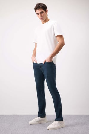 DeFacto Pedro Slim Fit Esnek Yumuşak Kumaş Dar Kalıp Normal Bel Dar Paça Jean Pantolon C5682AX25SPNM41