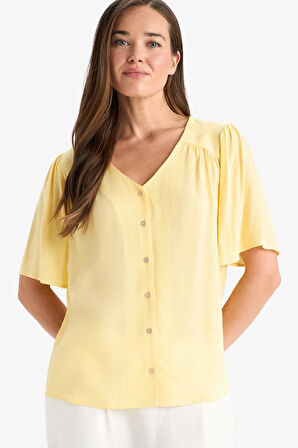 DeFacto Regular Fit V Yaka Krinkıl Viskon Kısa Kollu Gömlek F0996AX25SMYL155