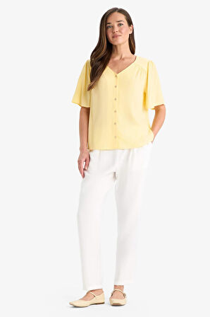 DeFacto Regular Fit V Yaka Krinkıl Viskon Kısa Kollu Gömlek F0996AX25SMYL155
