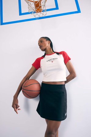 DeFacto NBA Chicago Bulls Slim Fit Dar Kesim Bisiklet Yaka Sporcu Fitilli Kaşkorse Kısa Kollu Tişört E2359AX25SMER105