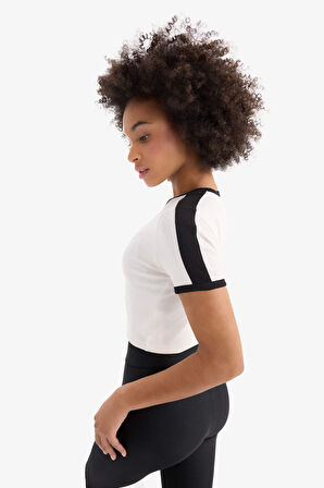 DeFactoFit NBA Chicago Bulls Slim Fit Dar Kesim Bisiklet Yaka Sporcu Fitilli Kaşkorse Kısa Kollu Tişört E2362AX25SMER105