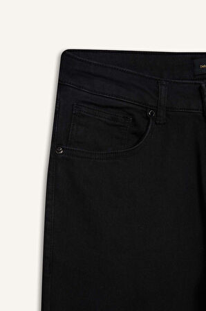 DeFacto Sergio Regular Fit Normal Kalıp Normal Bel Boru Paça Siyah Jean Pantolon F2370AX25SPNM40