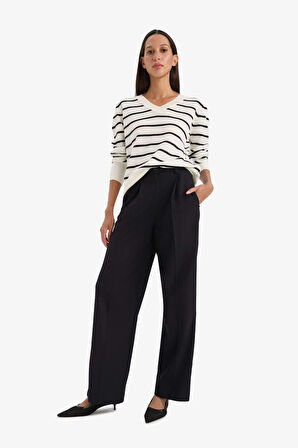 Relax Fit V Yaka Çizgili Triko Kazak