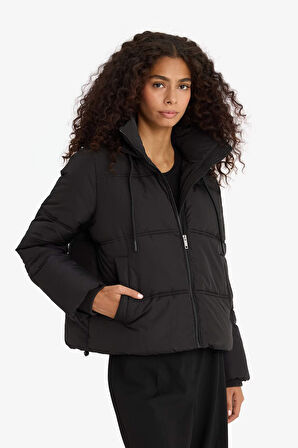 Regular Fit Kapüşonlu Fermuarlı Şişme Mont