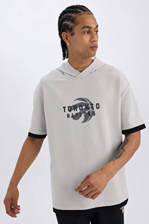 DeFactoFit NBA Toronto Raptors Oversize Geniş Kalıp Kapüşonlu Sırt Baskılı Kısa Kollu Tişört B3883AX25SPGR506