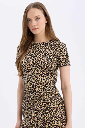 Slim Fit Dar Kesim Bisiklet Yaka Leopar Desenli Bürümcük Kısa Kollu Tişört