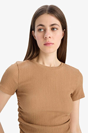 Slim Fit Dar Kesim Bisiklet Yaka Bürümcük Kısa Kollu Tişört