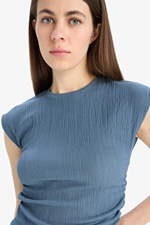 Slim Fit Dar Kesim Bisiklet Yaka Bürümcük Kısa Kollu Tişört