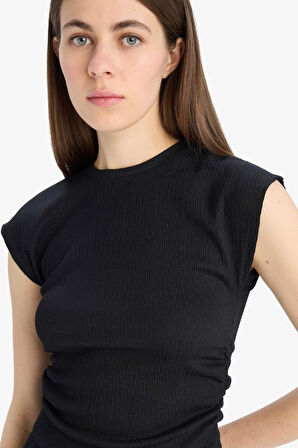 Slim Fit Dar Kesim Bisiklet Yaka Bürümcük Kısa Kollu Tişört