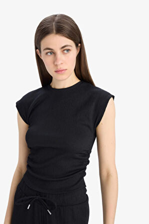 Slim Fit Dar Kesim Bisiklet Yaka Bürümcük Kısa Kollu Tişört