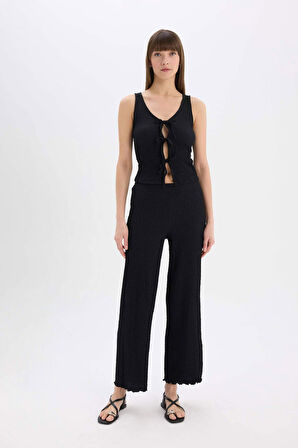 DeFacto Slim Fit Dar Kesim V Yaka Önden Bağlamalı Bürümcük Kolsuz Bluz D3568AX25SPBK81