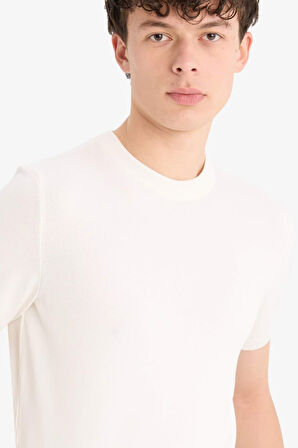 DeFacto Standart Fit Bisiklet Yaka Triko Kısa Kollu Beyaz Tişört E3239AX25SPWT32