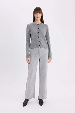 DeFacto Regular Fit Bisiklet Yaka Basic Düz Düğmeli Soft Touch Yumuşak Triko Hırka E3654AX25SPGR452