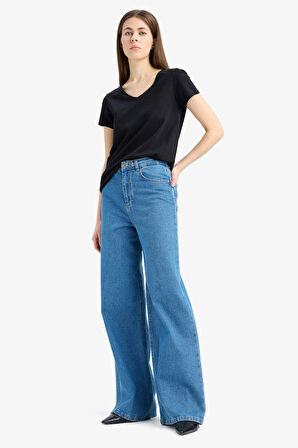 Regular Fit V Yaka Basic Düz Kısa Kollu Tişört