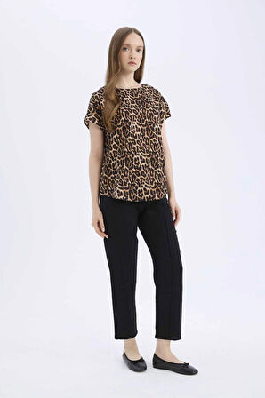 DeFacto Regular Fit Leopar Desenli Bisiklet Yaka Kısa Kollu Bluz E7038AX25SPBG150