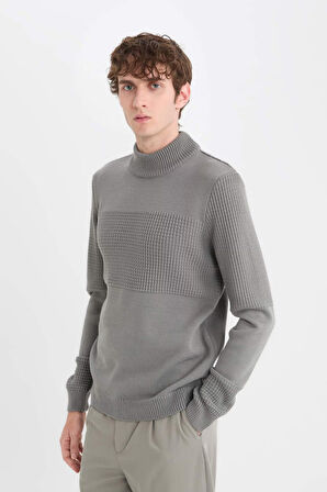 Standart Fit Yarım Balıkçı Yaka Triko Kazak