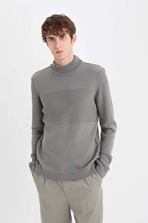 Standart Fit Yarım Balıkçı Yaka Triko Kazak